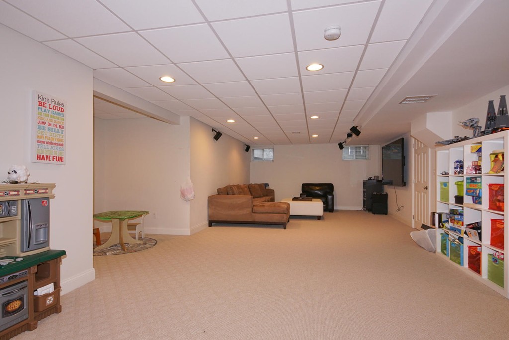 27 Turner Road Wellesley, MA 02482 - Photo 23 of 26