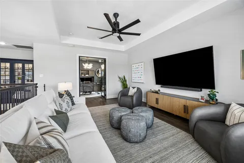 $1,275,000 | 8553 Montridge Drive, Houston, TX 77055