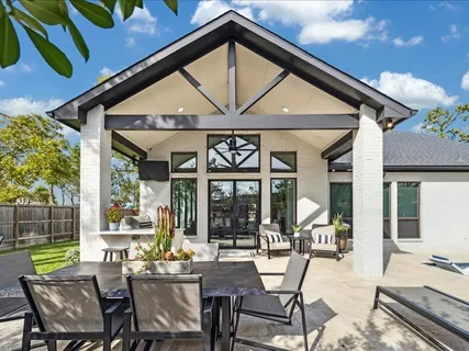 $1,275,000 | 8553 Montridge Drive, Houston, TX 77055