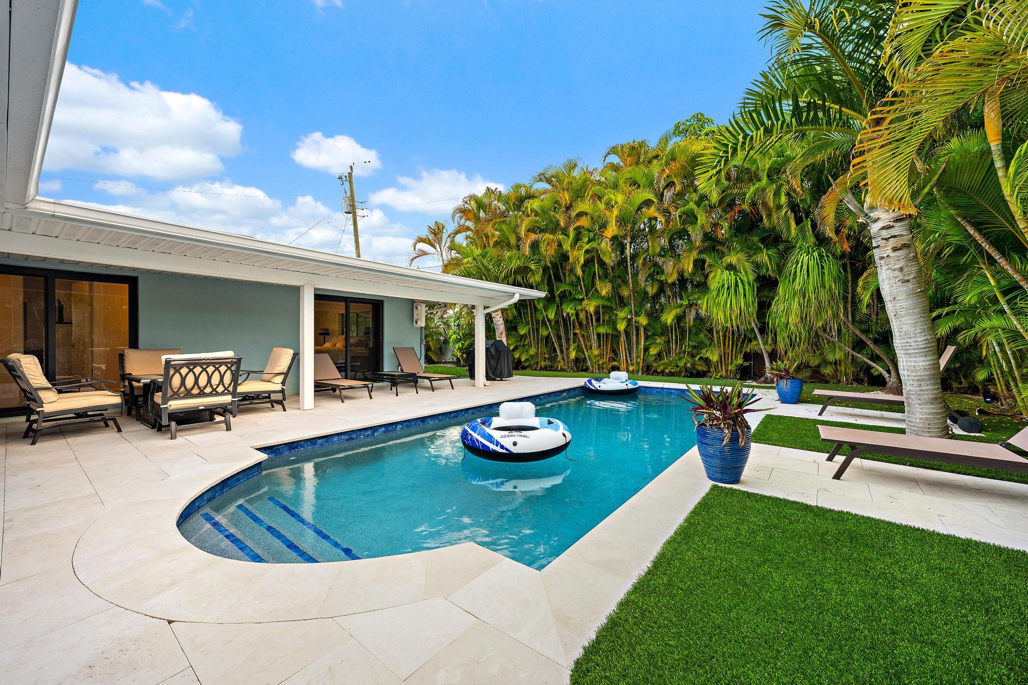 1120 Singer Drive Riviera Beach, FL 33404 - Photo 28 of 37 a view of a house with swimming pool and sitting area
