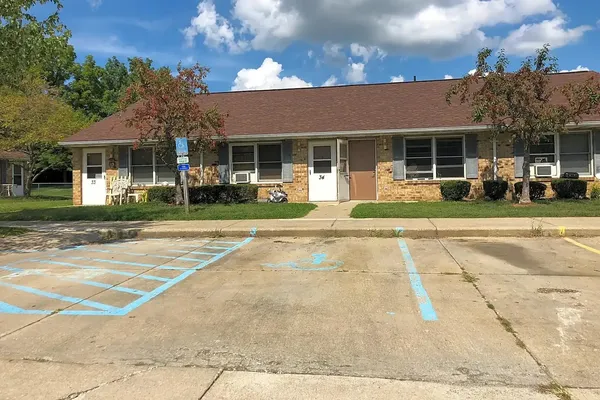 $560 | 90 North 3rd Street, Shelby, OH 44875