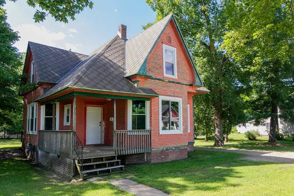 $130,000 | 205 West Sherwood Street, Decatur, MI 49045