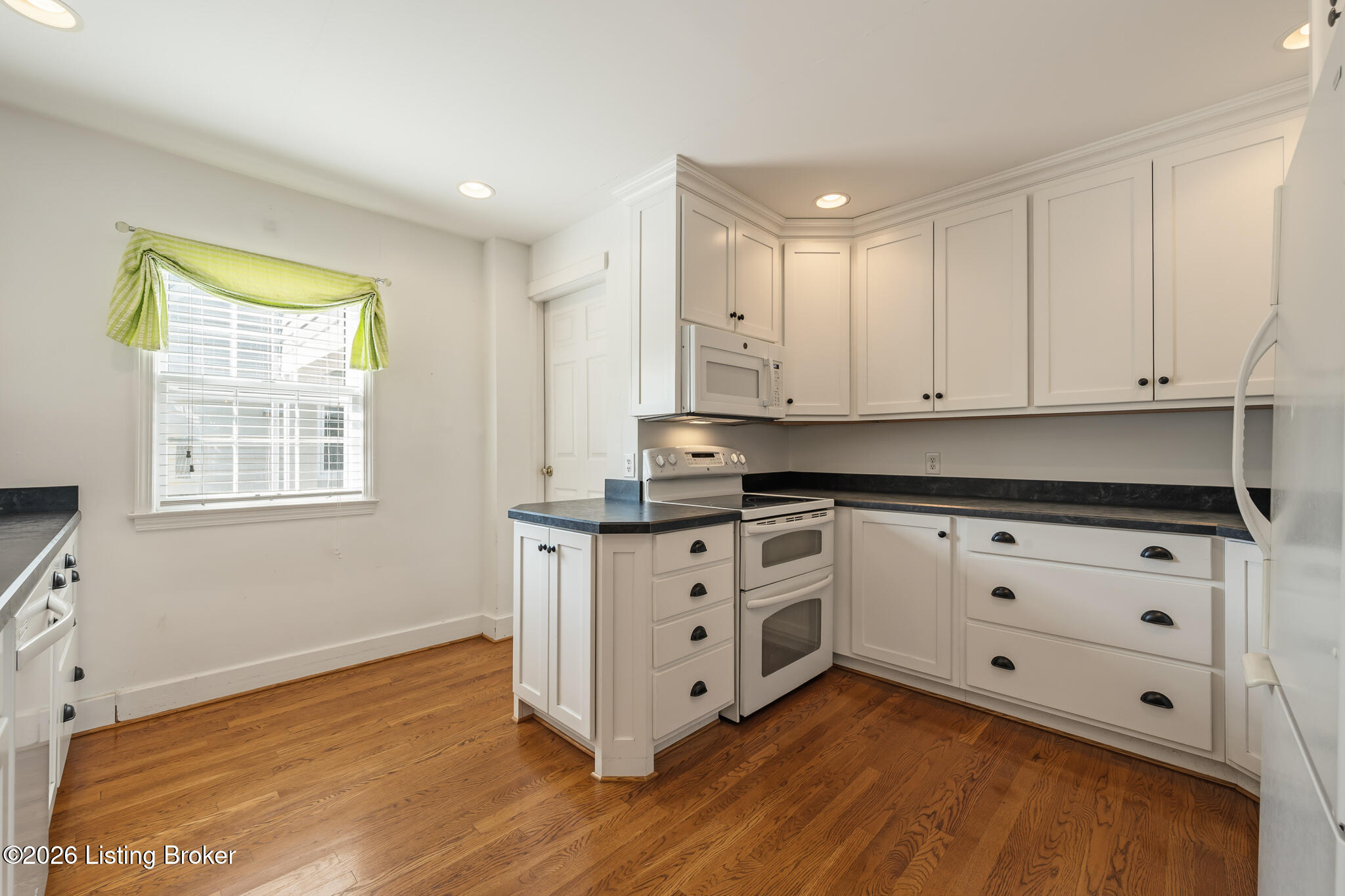 3309 Thrush Road Louisville, KY 40213 - Photo 22 of 49 3309 Thrush Rd-28