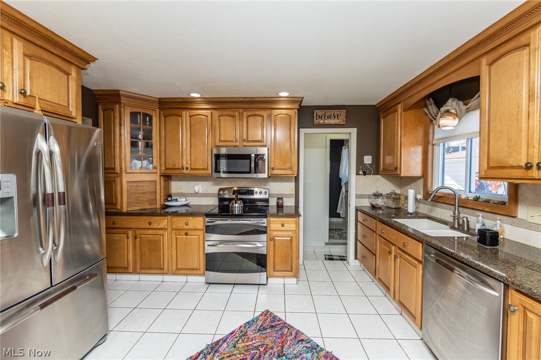 6468 South Canterbury Road Parma, OH 44129 - Photo 7 of 27
