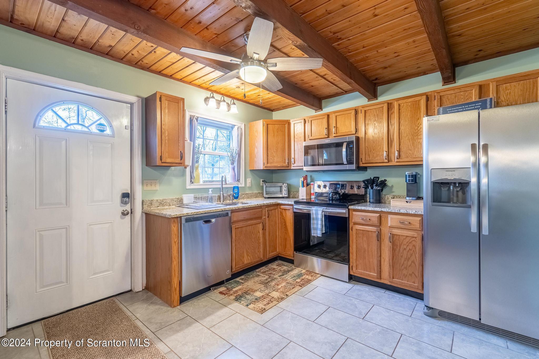 107 Aspen Ridge Hawley, PA 18428 - Photo 4 of 30 Gallery Image 4
