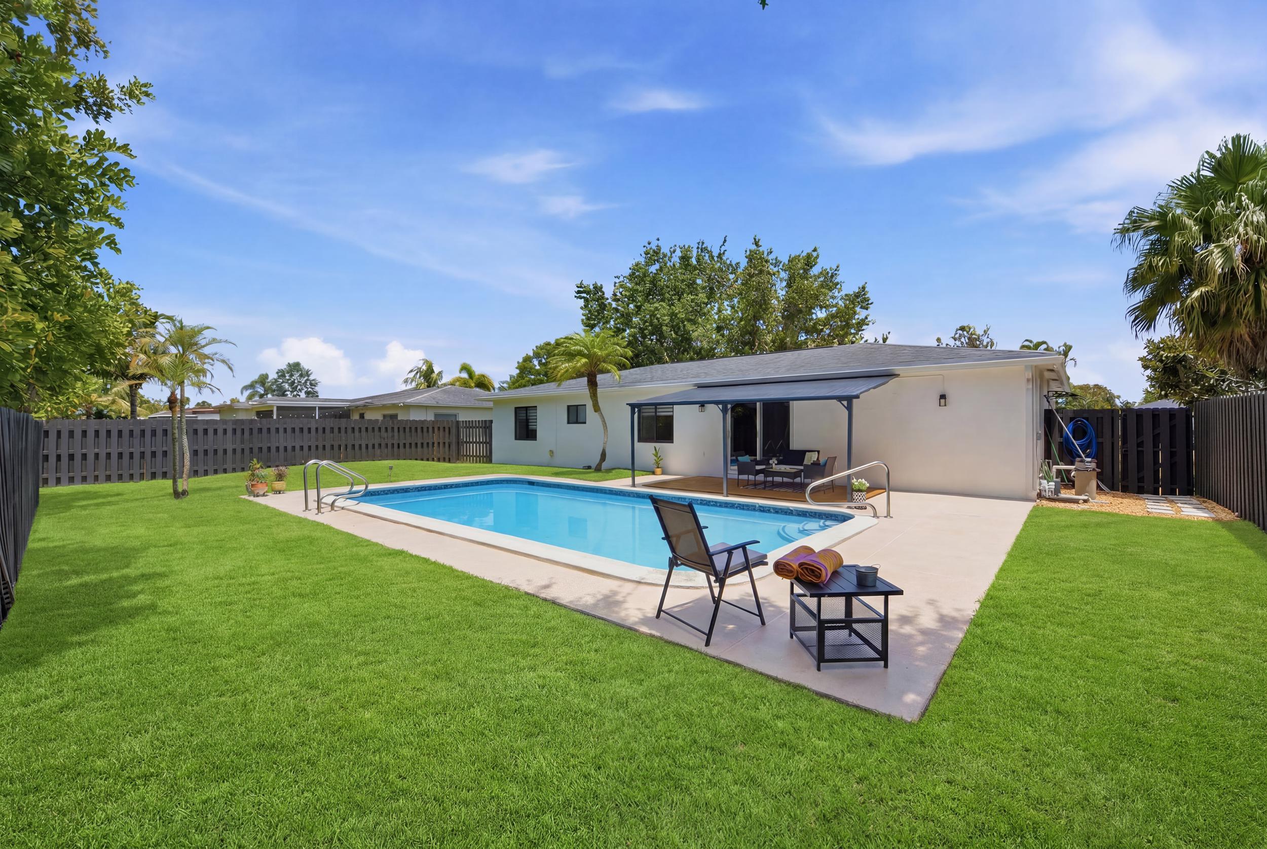 10660 Emperor Street Boca Raton, FL 33428 - Photo 20 of 25 3_026__dsc3950_reedit_3717d55f5_grass_74
