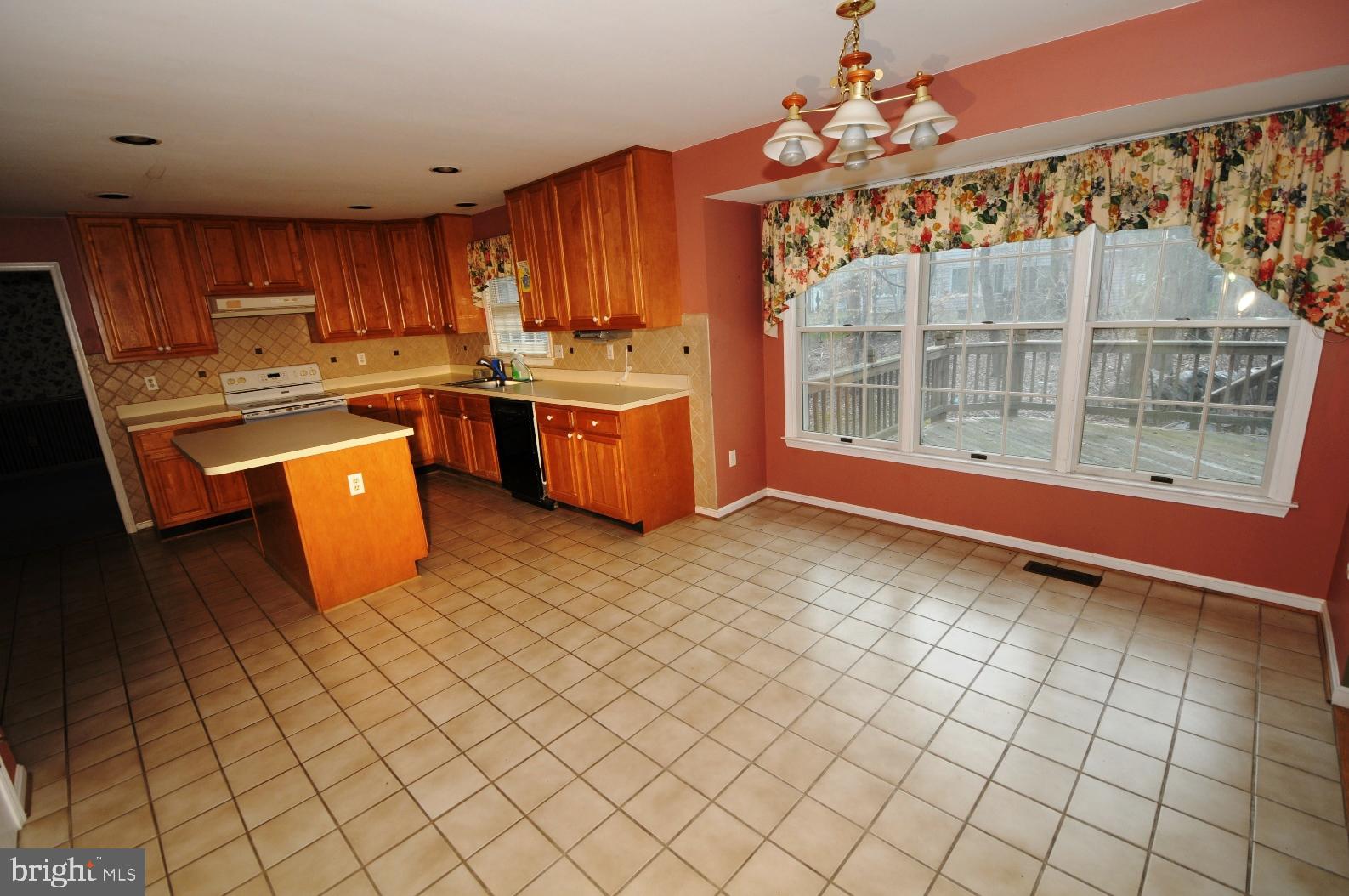 19 Little River Road Laurel, MD 20724 - Photo 5 of 24 Gallery Image 5