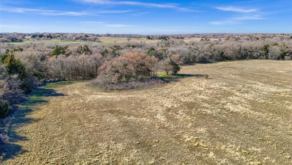 $625,000 | 163 Twin Oaks Lane, Whitesboro, TX 76273
