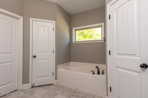 $369,900 | 1783 Wooten Drive, Nesbit, MS 38651