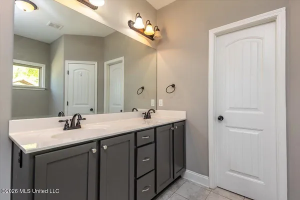 $369,900 | 1783 Wooten Drive, Nesbit, MS 38651