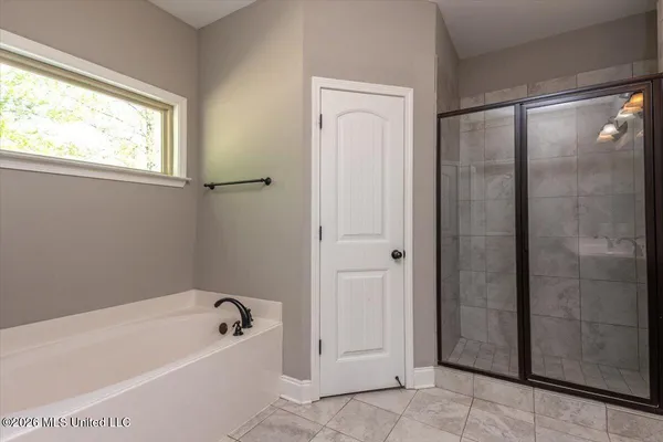$369,900 | 1783 Wooten Drive, Nesbit, MS 38651