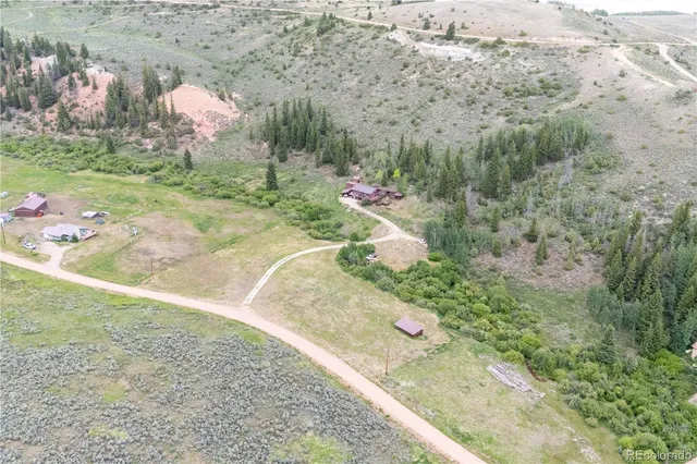 a view of a houses with a yard