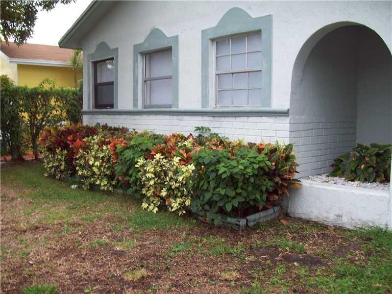9064 Southwest 1st Street Boca Raton, FL 33428 - Photo 5 of 22 Exterior Front