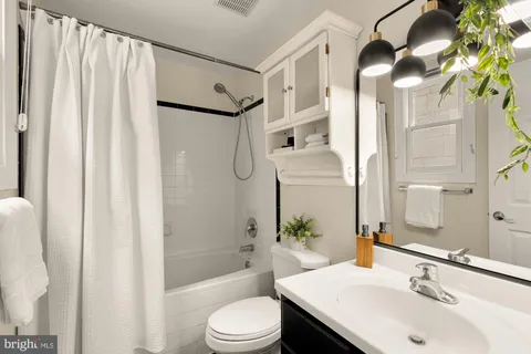 $645,000 | 1512 Park Road Northwest, Unit 2, Washington, DC 20010