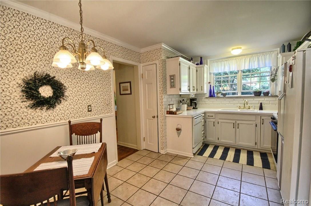 961 Trombley Road Grosse Pointe, MI 48230 - Photo 19 of 31 Kitchen.jpg