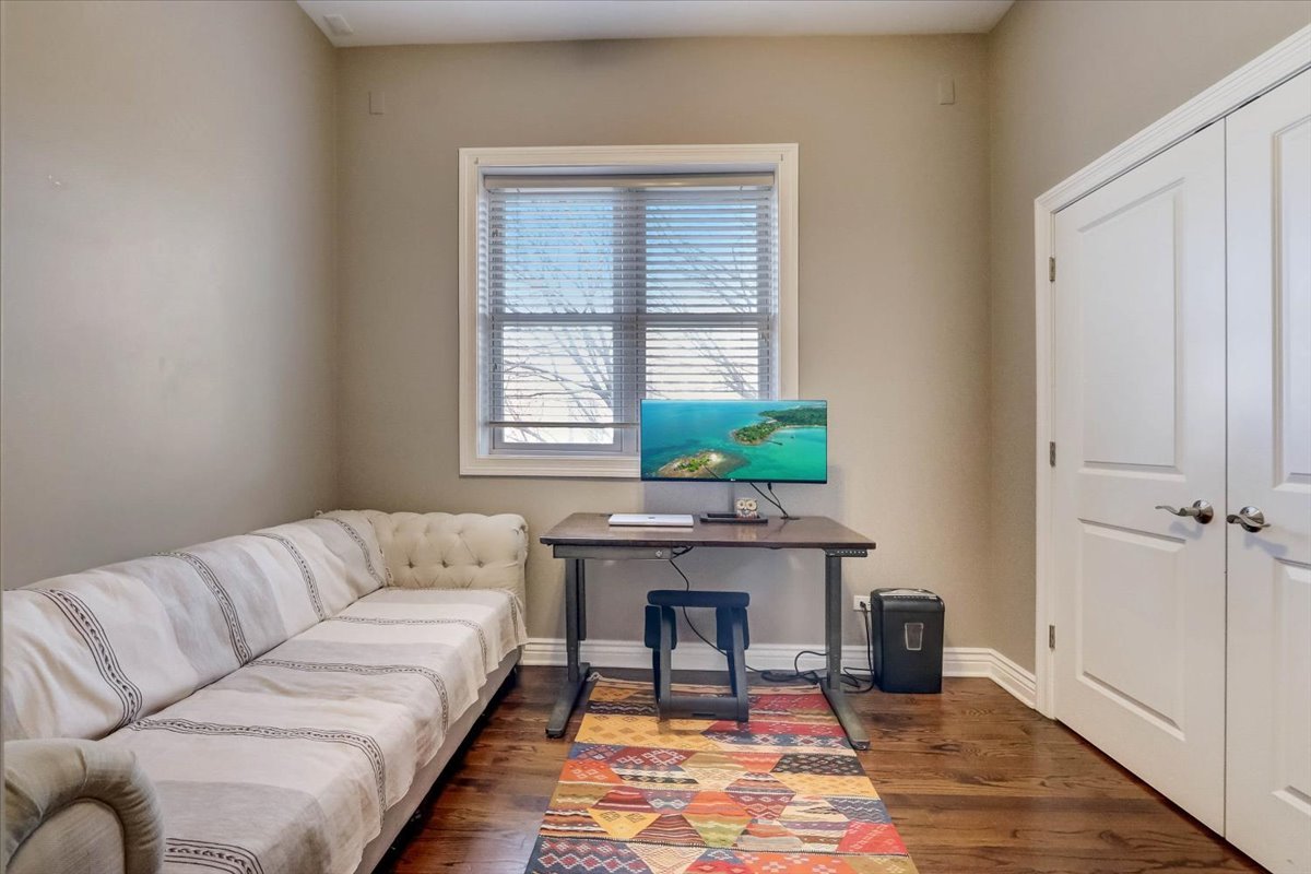 Undisclosed Address Chicago, IL 60657 - Photo 12 of 23 a living room with furniture and a potted plant