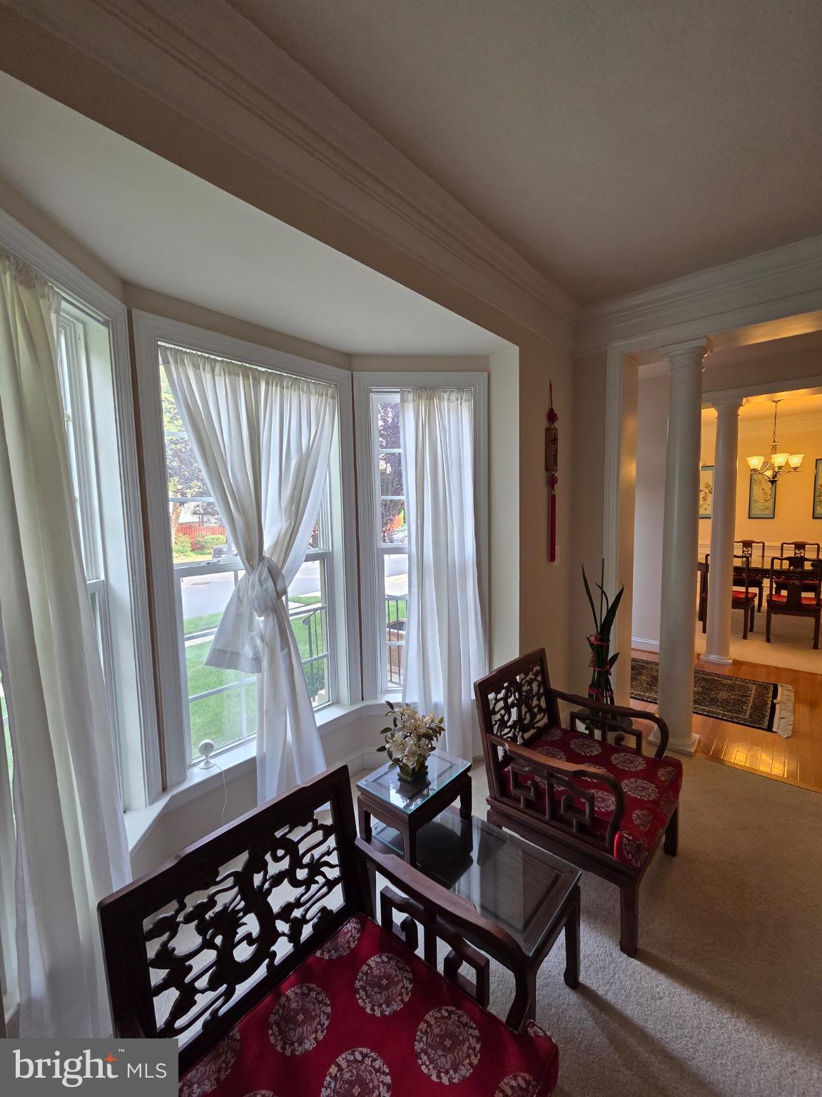 5394 MacDonald Road Woodbridge, VA 22193 - Photo 14 of 70 Sunlit corner with elegant seating.