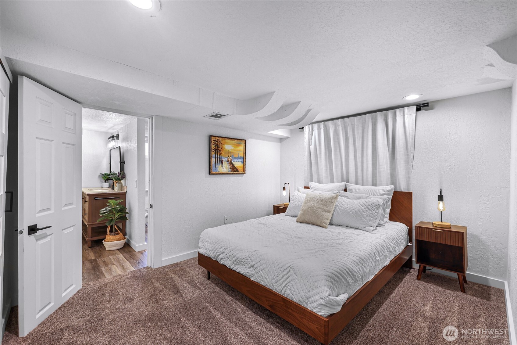5336 Southwest Admiral Way Seattle, WA 98116 - Photo 25 of 36