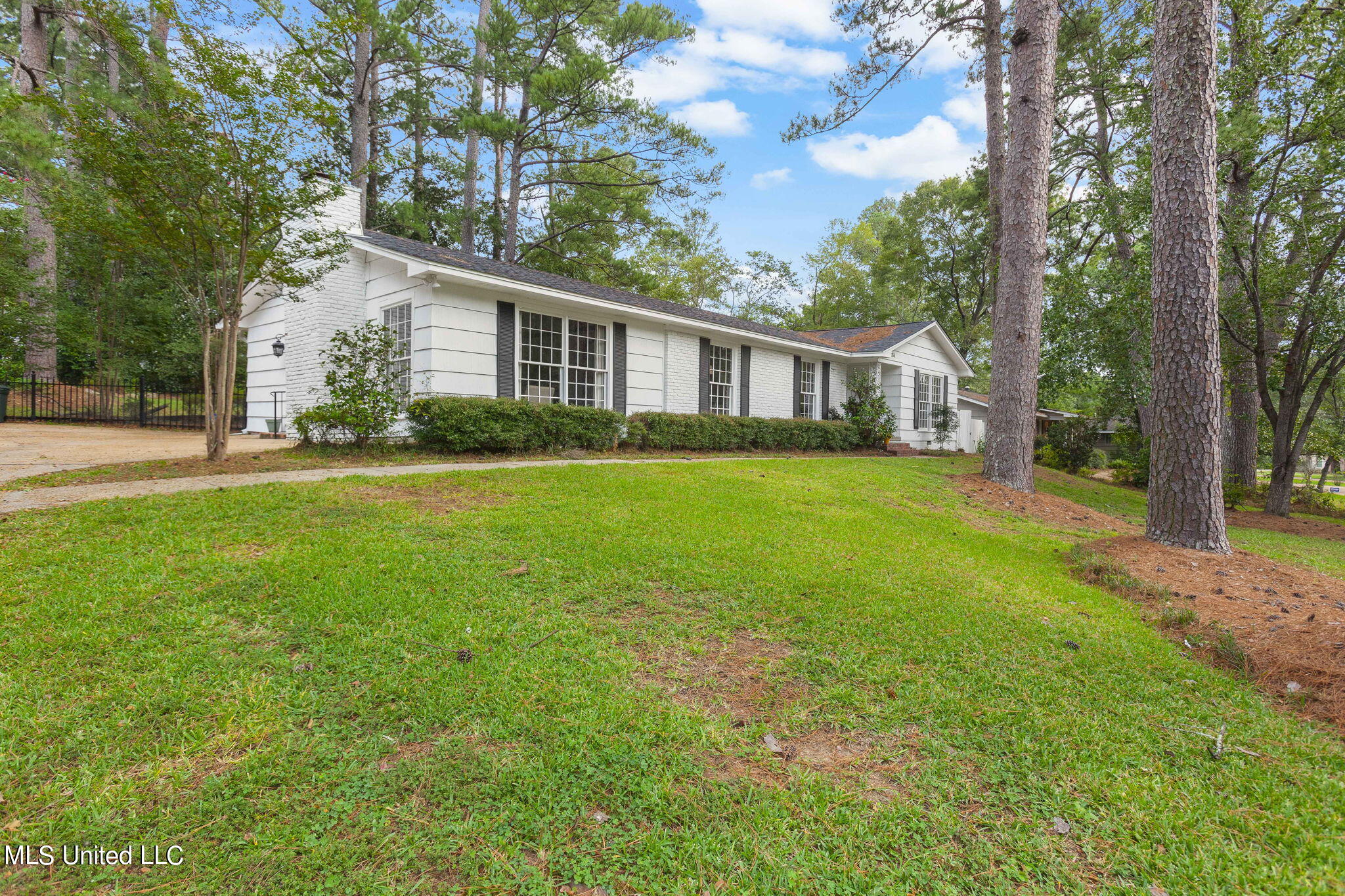 4654 Katherine Boulevard Jackson, MS 39211 - Photo 2 of 36 4-web-or-mls-4654 Katherine-4