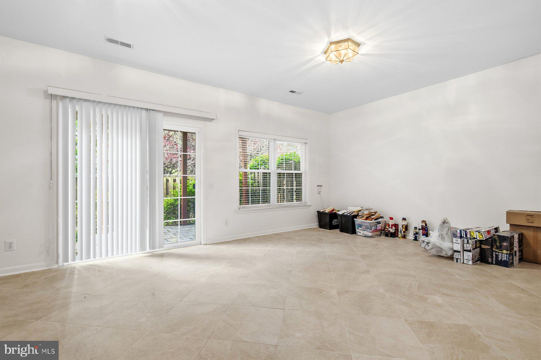 20866 Trinity Square Sterling, VA 20165 - Photo 4 of 28
