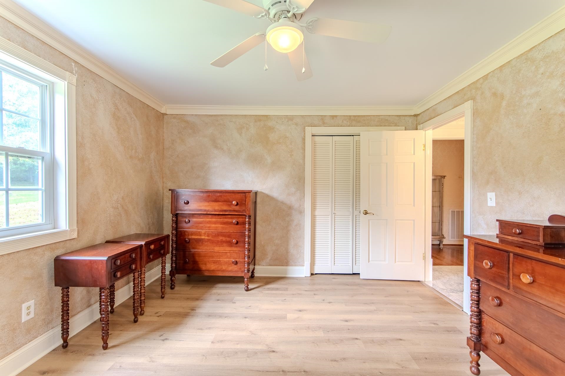 312 Smith Street Michie, TN 38357 - Photo 17 of 40 a view of room with furniture and chandelier fan