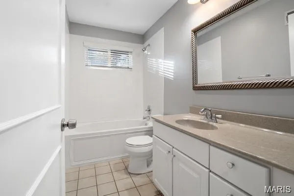 $3,200 | 8408 Louwen Drive, Ladue, MO 63124