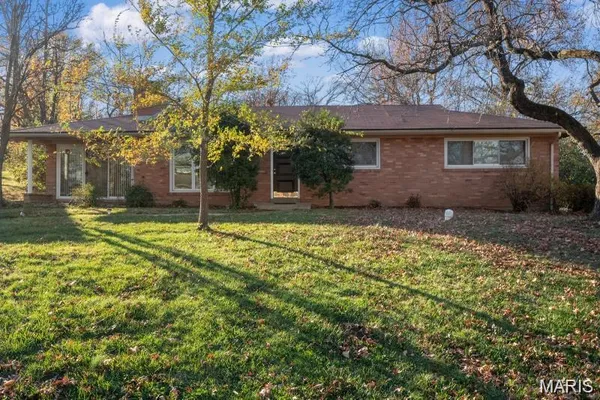 $3,200 | 8408 Louwen Drive, Ladue, MO 63124
