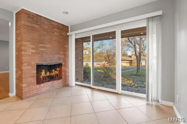 $3,200 | 8408 Louwen Drive, Ladue, MO 63124