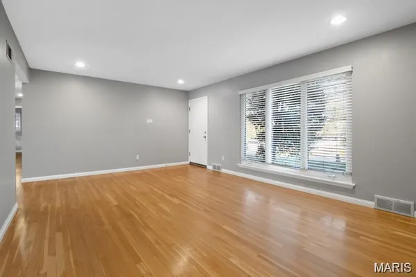 $3,200 | 8408 Louwen Drive, Ladue, MO 63124