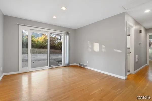 $3,200 | 8408 Louwen Drive, Ladue, MO 63124