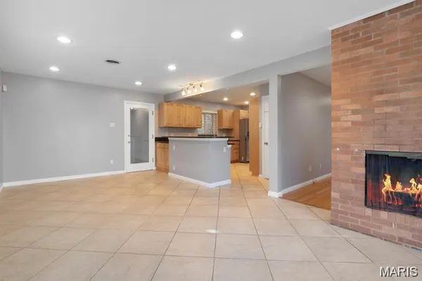 $3,200 | 8408 Louwen Drive, Ladue, MO 63124