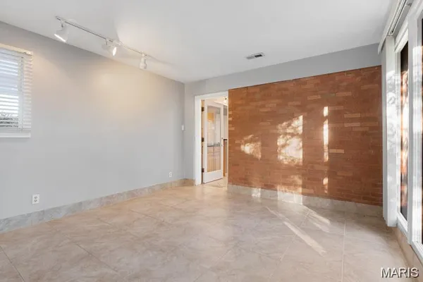 $3,200 | 8408 Louwen Drive, Ladue, MO 63124