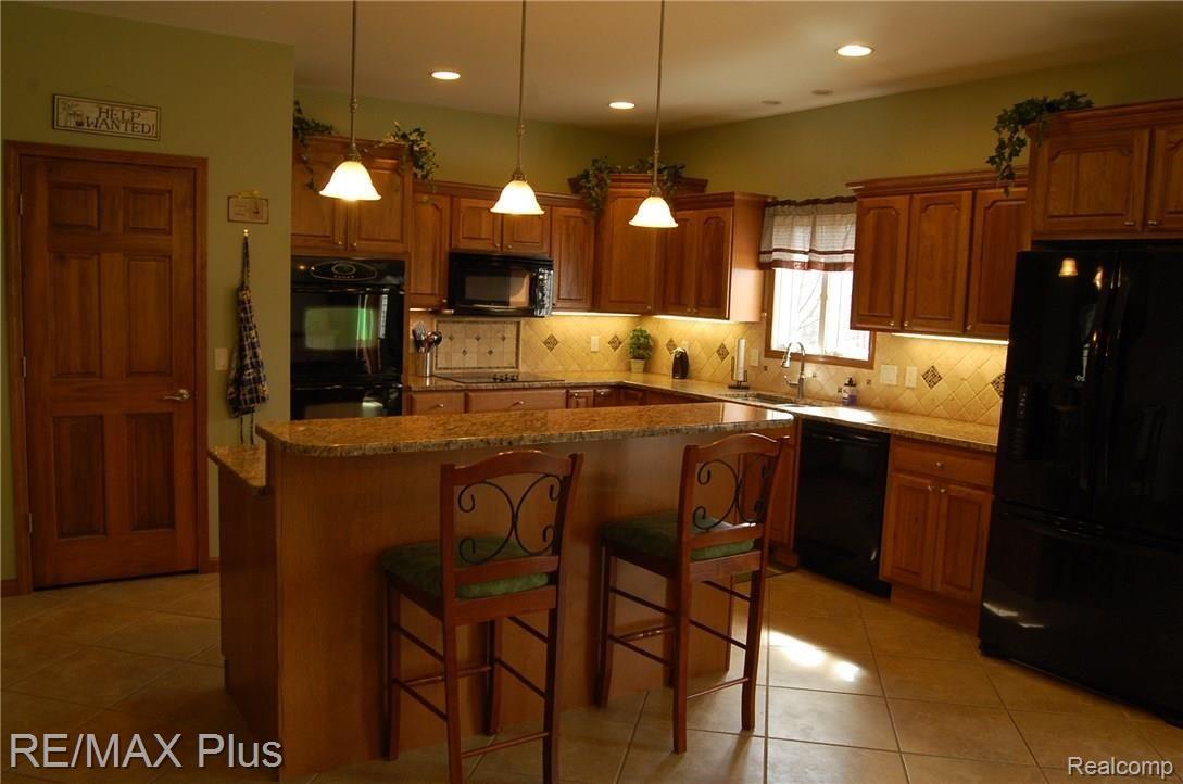 2772 South Elba Road Lapeer, MI 48446 - Photo 5 of 38 Dining - Kitchen (12).JPG