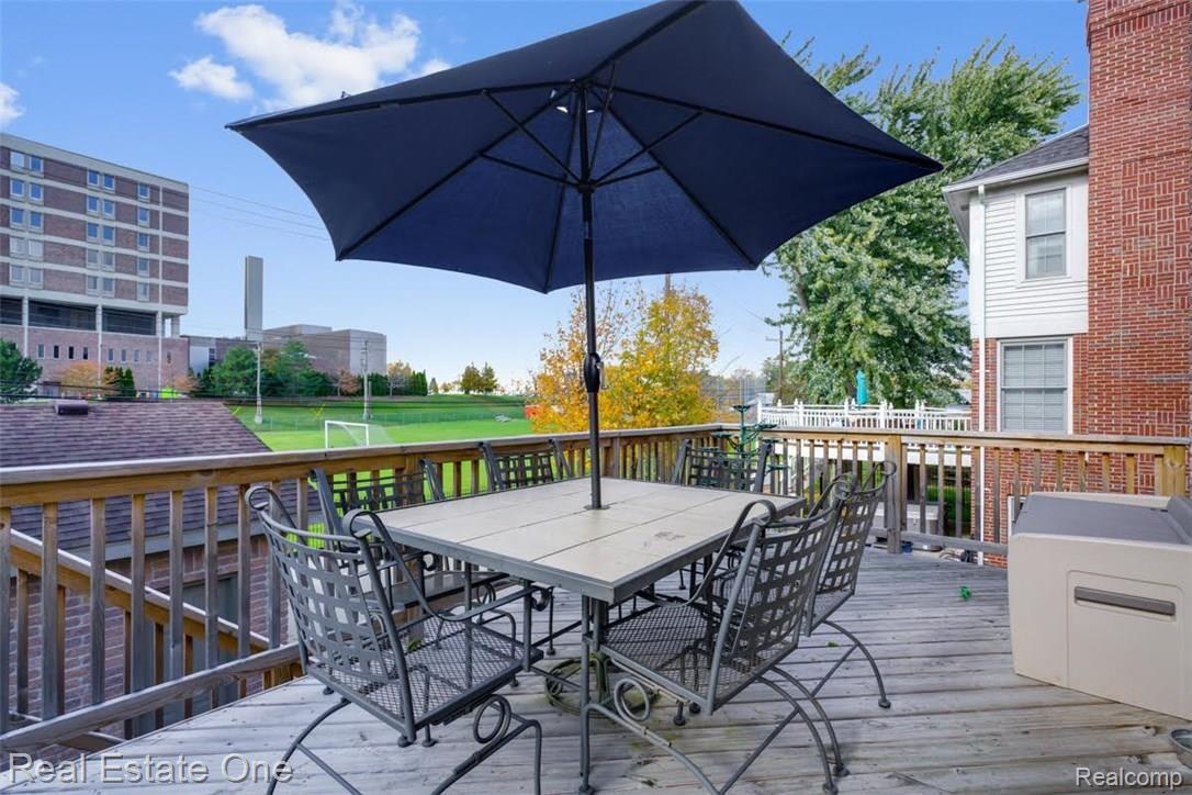 331 North Alice Avenue Rochester, MI 48307 - Photo 23 of 24 alice deck.jpg
