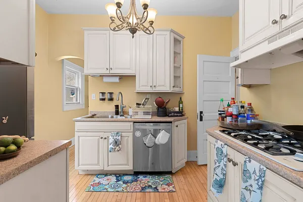 $369,900 | 510 South Van Buren Street, Green Bay, WI 54301