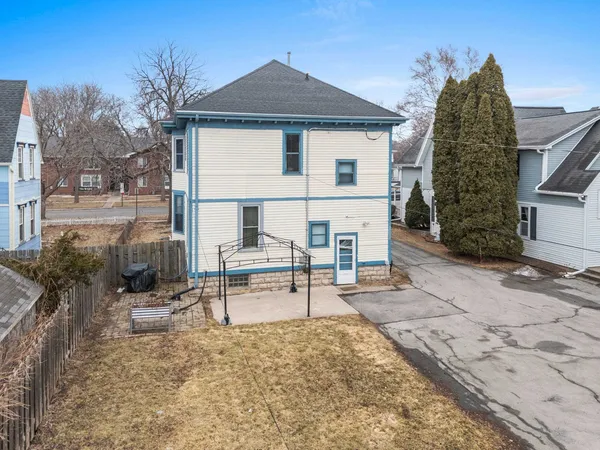 $369,900 | 510 South Van Buren Street, Green Bay, WI 54301