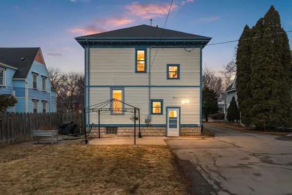 $369,900 | 510 South Van Buren Street, Green Bay, WI 54301