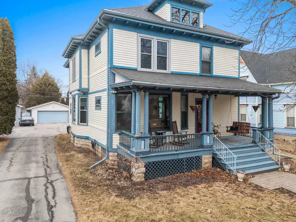 $369,900 | 510 South Van Buren Street, Green Bay, WI 54301