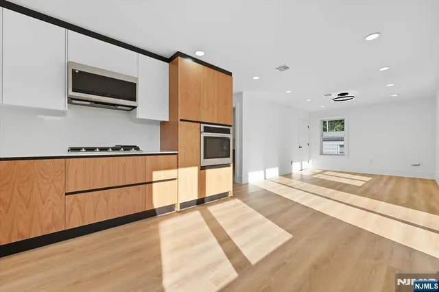 $3,850 | 740 Edgewater Avenue, Unit 2, Ridgefield, NJ 07657