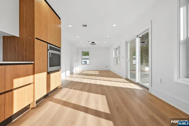 $3,850 | 740 Edgewater Avenue, Unit 2, Ridgefield, NJ 07657