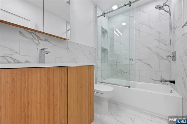 $3,850 | 740 Edgewater Avenue, Unit 2, Ridgefield, NJ 07657