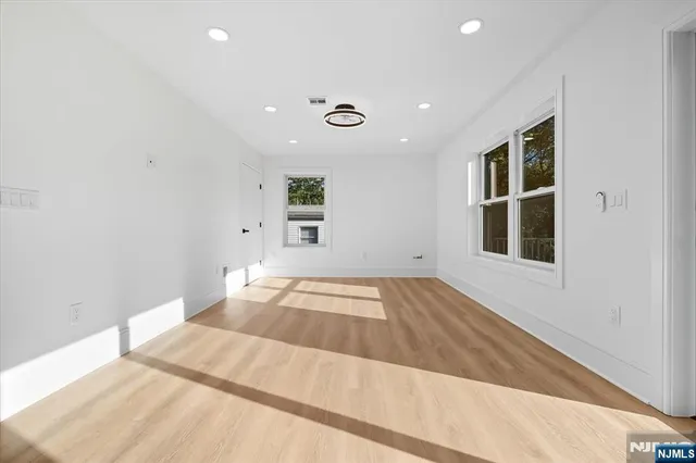 $3,850 | 740 Edgewater Avenue, Unit 2, Ridgefield, NJ 07657