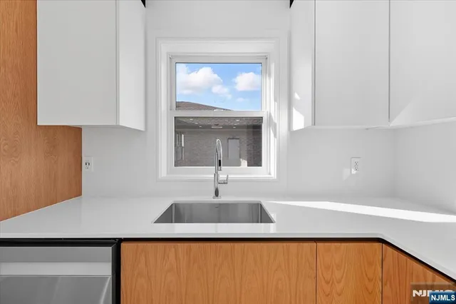 $3,850 | 740 Edgewater Avenue, Unit 2, Ridgefield, NJ 07657