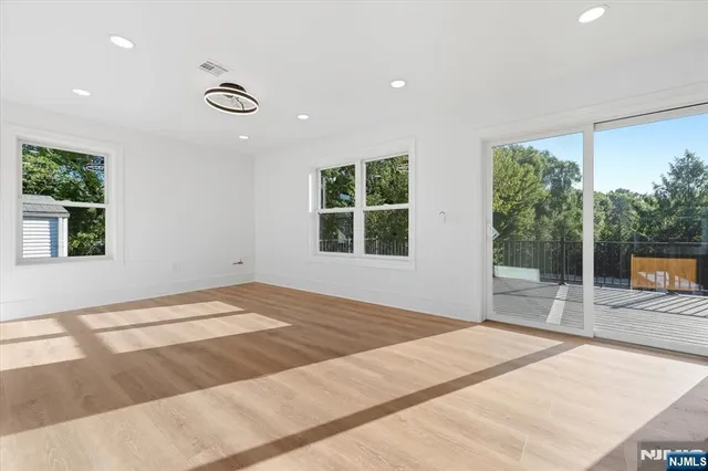 $3,850 | 740 Edgewater Avenue, Unit 2, Ridgefield, NJ 07657