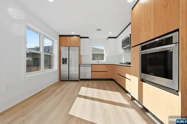 $3,850 | 740 Edgewater Avenue, Unit 2, Ridgefield, NJ 07657