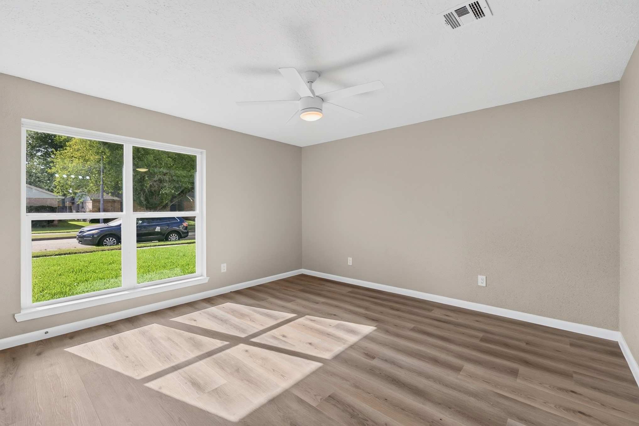 2402 Colonial Ridge Drive Friendswood, TX 77546 - Photo 18 of 38 Gallery Image 18