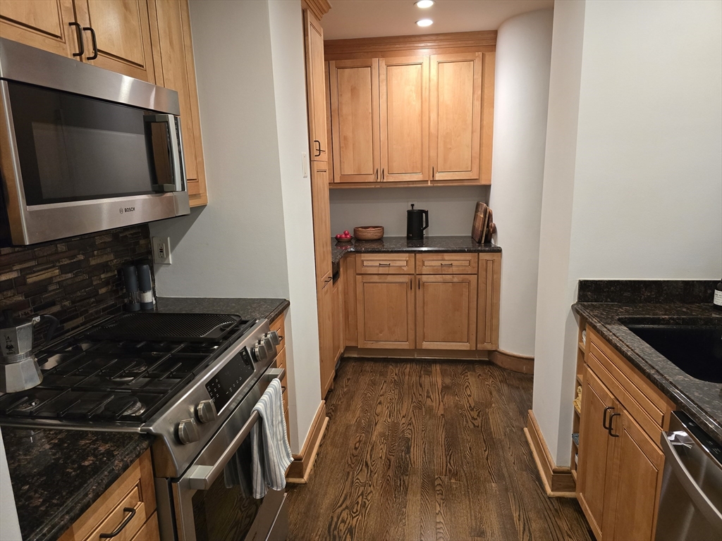 76 West Rutland Square, Unit 304 Boston, MA 02118 - Photo 4 of 19