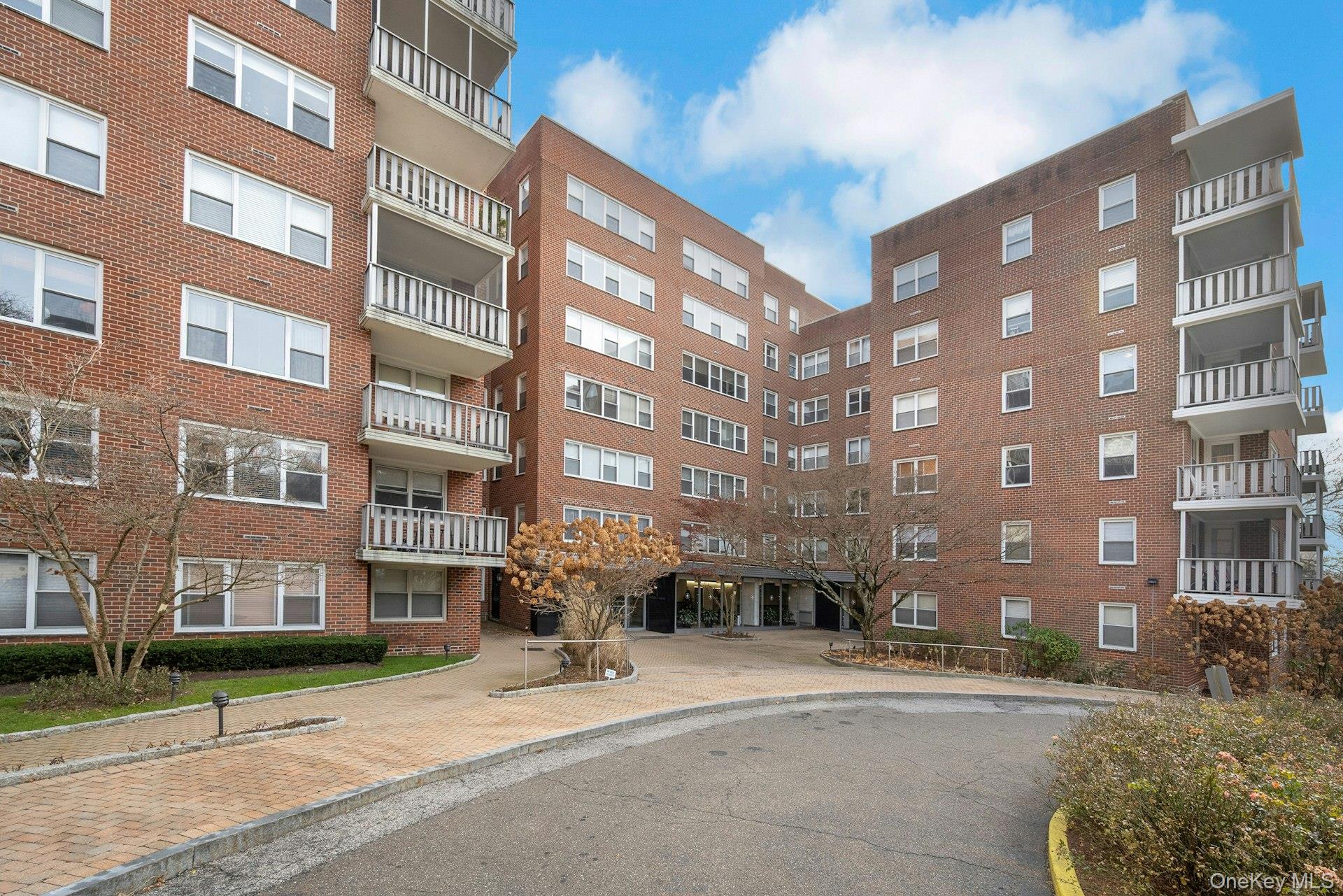 260 Garth Road, Unit 4E4 Scarsdale, NY 10583 - Photo 2 of 29 View of apartment building / complex