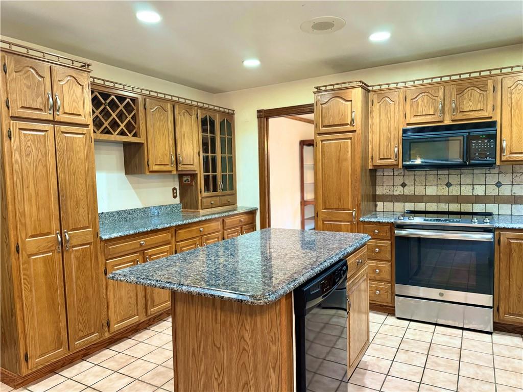 796 Hoover Road New Castle, PA 16101 - Photo 18 of 43 a kitchen with stainless steel appliances granite countertop a sink and a microwave