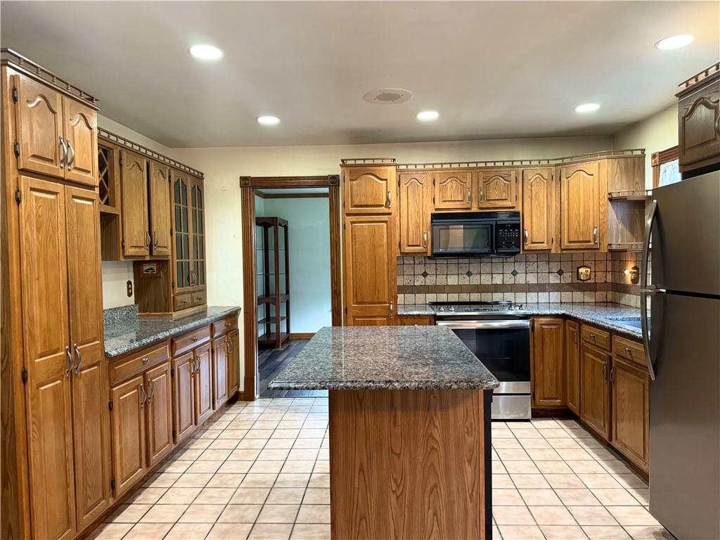 796 Hoover Road New Castle, PA 16101 - Photo 19 of 43 a kitchen with stainless steel appliances granite countertop a refrigerator and a stove top oven